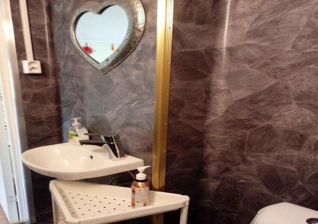 Lin'S B&B Alvsered ภายนอก รูปภาพ